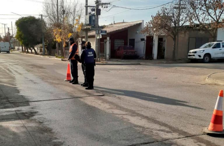 De 207 motos y 187 vehículos controlados por la policía en Viedma, se secuestró un auto y una moto