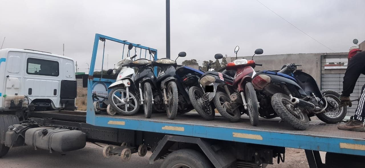 Secuestran 17 motos y un auto en los controles policiales de Viedma