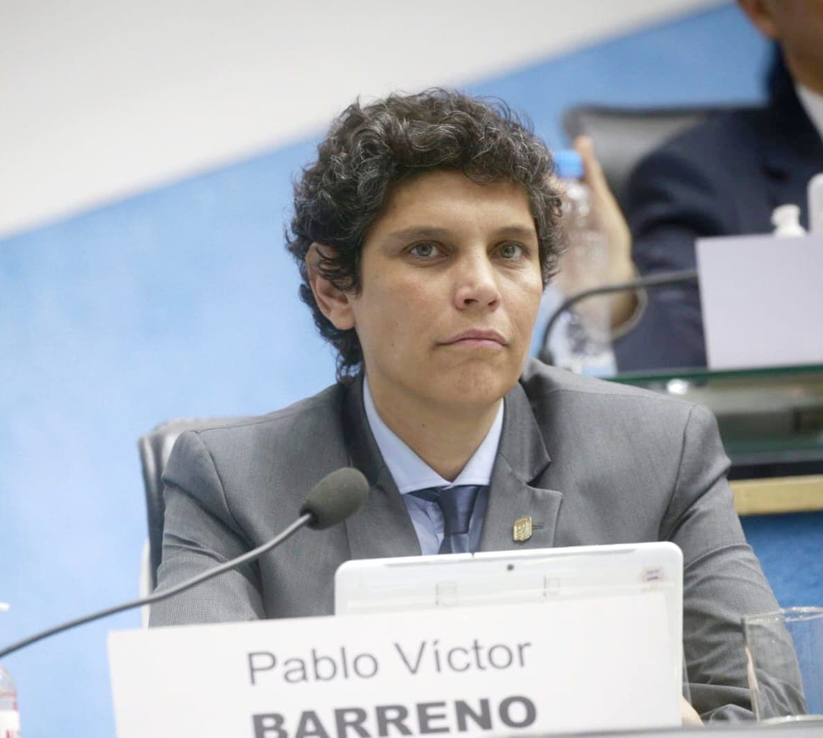 ¿Porque se pagó más de un millón de dólares de más?, ¿Es creíble que Weretilneck se haga el desentendido, cuando es el jefe político Carreras?