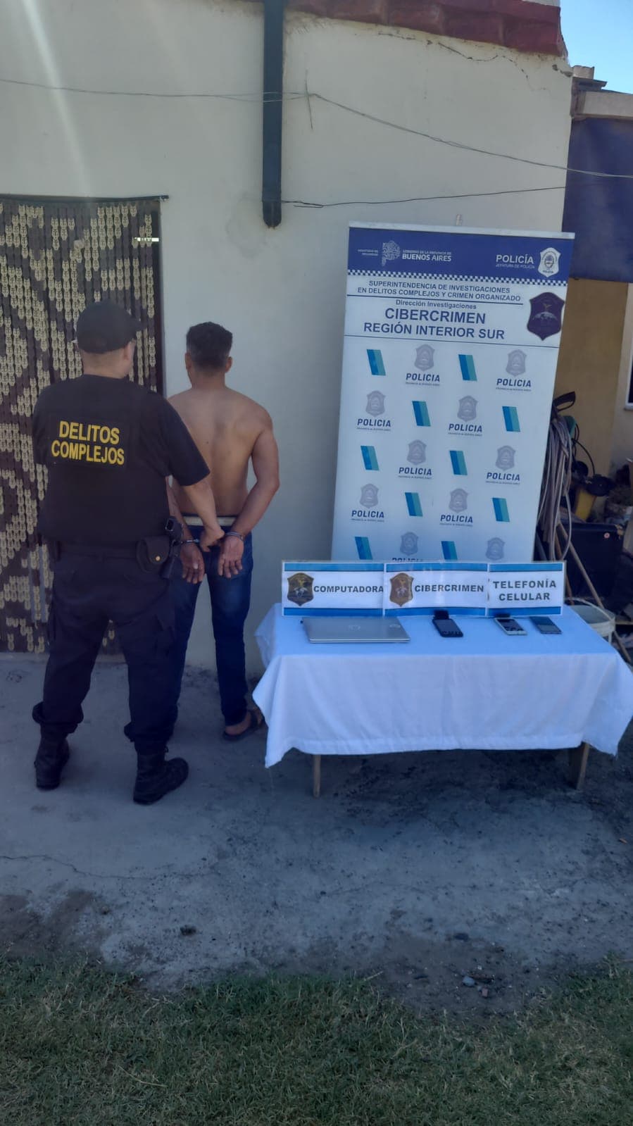 En Villalonga allanaron una casa por tenencia de imágenes de abuso sexual infantil