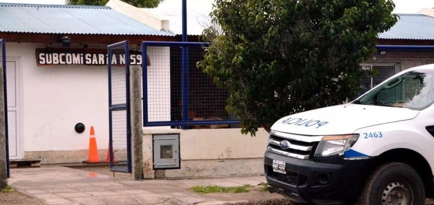Policías salvaron la vida de un niño de tres años que había ahogado con comida y estaba desvanecido