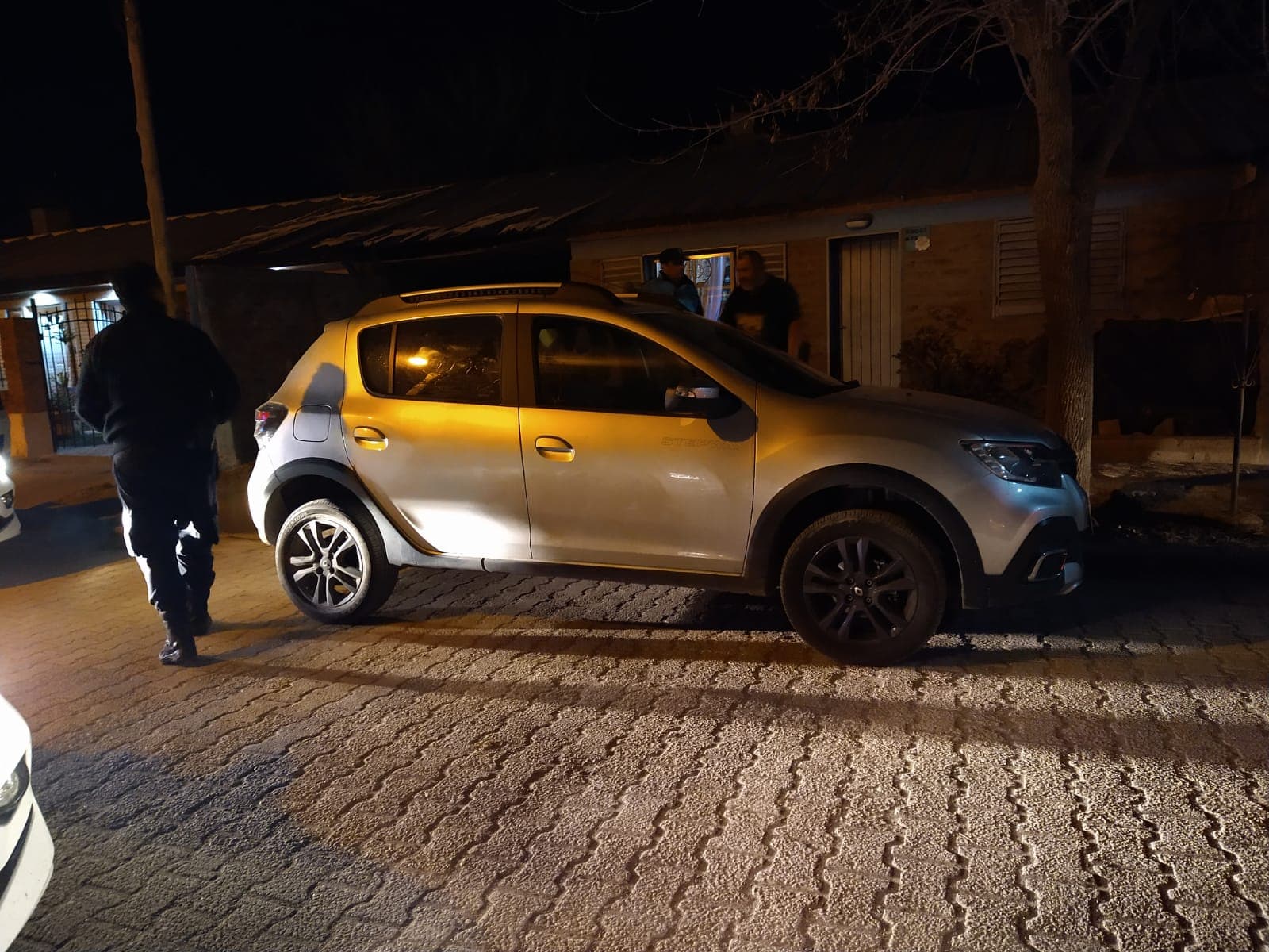 Encuentran en el barrio Empleados de Comercio de Patagones un auto robado en Viedma