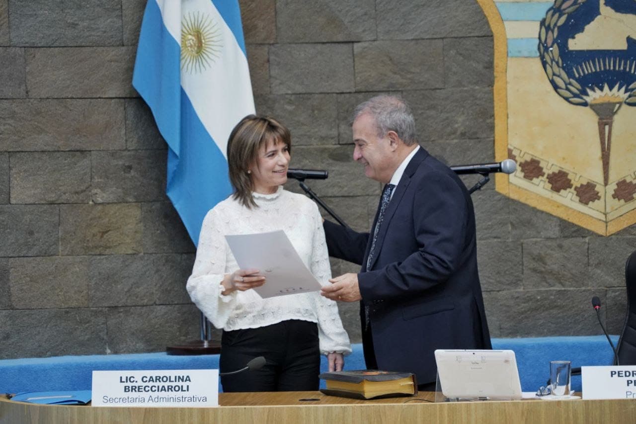 Fue ratificada y juró como vocal del Tribunal de Cuentas Natalia Falugi