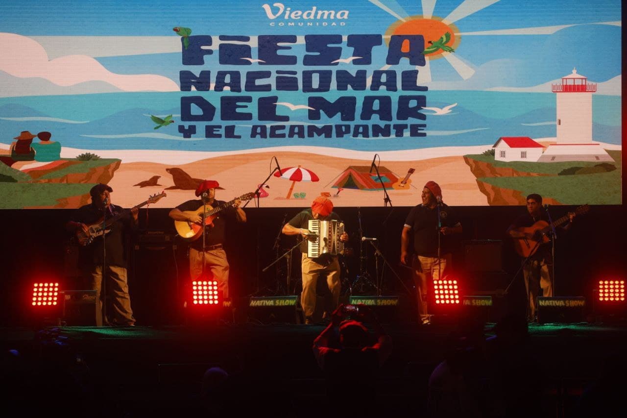El público acompañó en la primera noche de la Fiesta Nacional del Mar y el Acampante