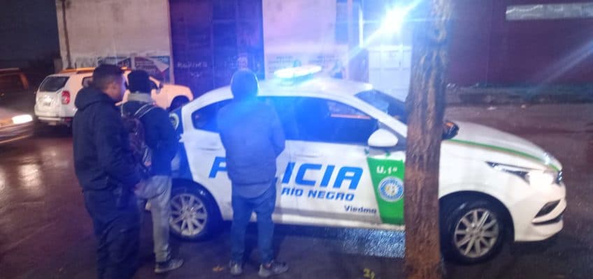 Detuvieron a dos hombres que circulaban por las calles de Viedma, que tenías pedido de captura