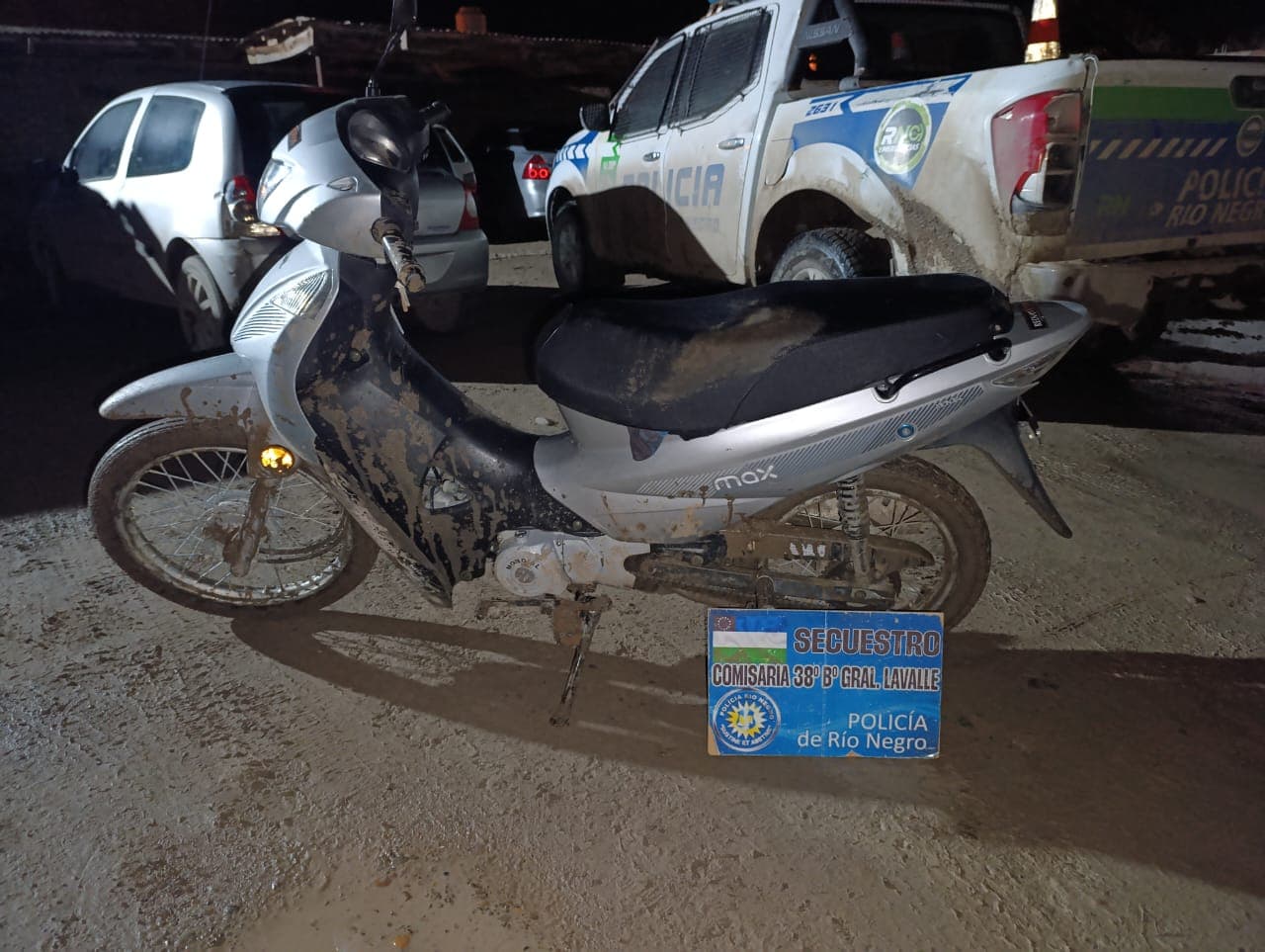 La policía recupera en un rápido accionar una motocicleta robada en un barrio de Viedma