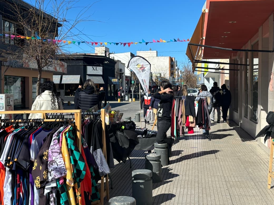 Dos veces por mes la calle Buenos Aires será un «Paseo Peatonal de Compras»