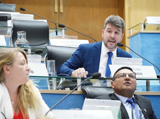 En el endeudamiento solicitado por el Gobierno «está la plata que se fumaron en carteles, publicidad, actos pagos y demás artimañas», en la última campaña