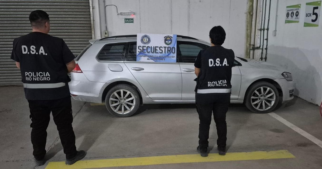 La policía recupera un auto robado en Vicente López durante control preventivo en Viedma