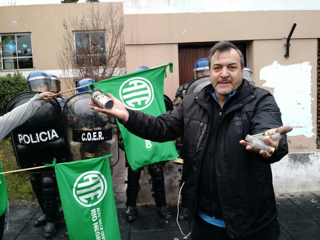 ATE denunció que «la policía reprimió con balas de goma y gases lacrimógenos» una protesta