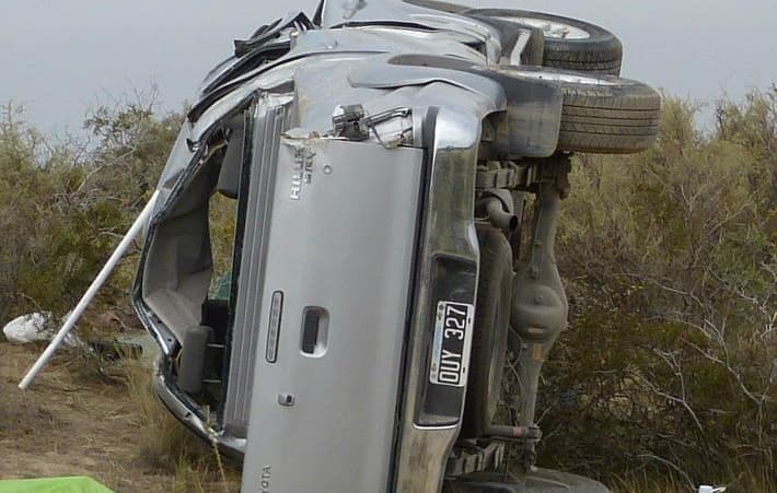 La mujer discutía con su marido por la velocidad que llevaba en el camino de tierra
