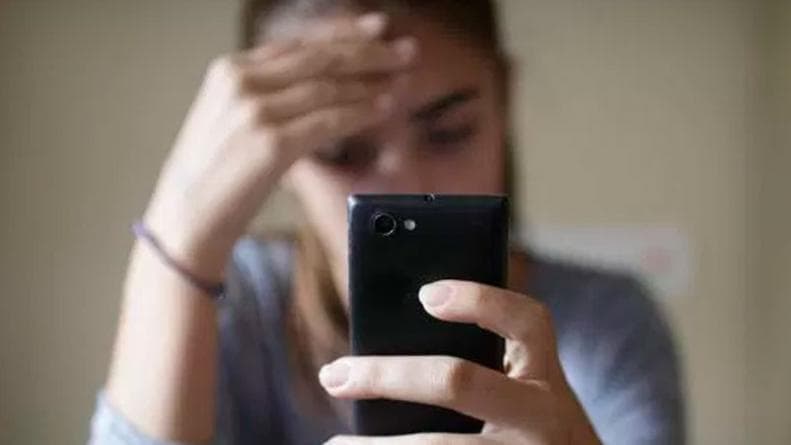 Una legisladora propone crear un programa de prevención y abordaje de violencia digital en las escuelas