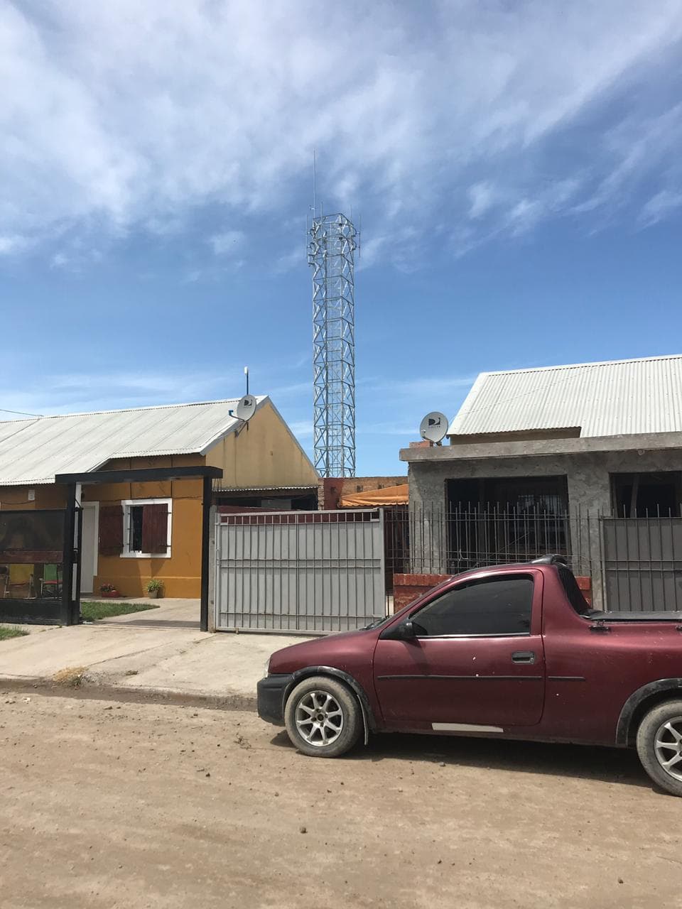 La Defensora del Pueblo de Viedma recomendó al Intendente que haga parar la construcción de la antena en el barrio Los Fresnos