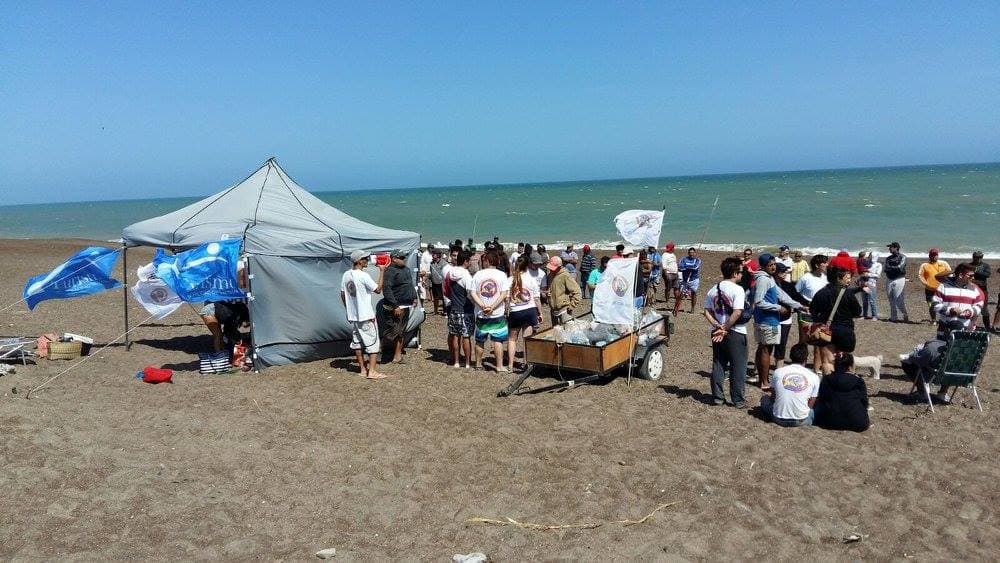 Más de 350 cañas participaron del concurso de pesca en Bahía Rosas bajo el lema «pesca responsable»