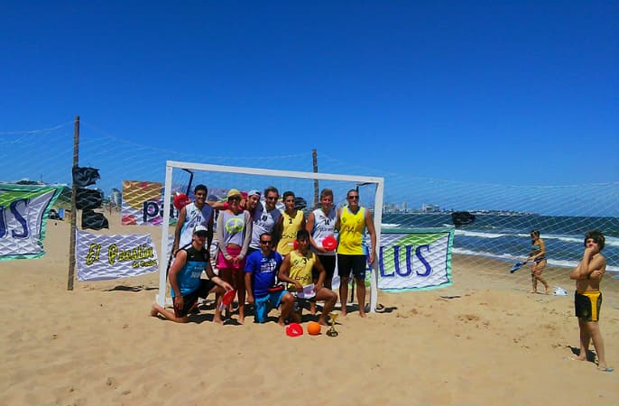 Sol de Mayo se quedó con el tercer puesto del Torneo Internacional de Beach Handball en Punta del Este