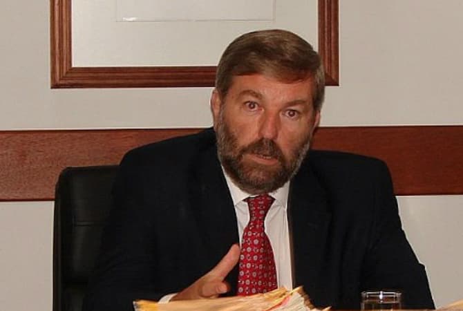 Por haber mirado páginas pornográficas en una computadora de la Justicia podrían iniciarle un sumario a Bernardi