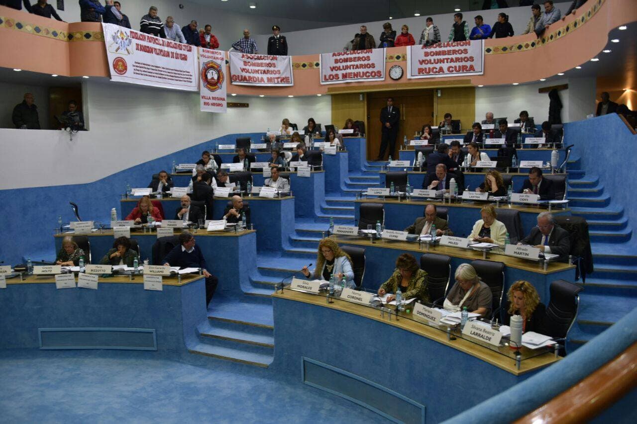 Los Bomberos Voluntarios desde ahora son empleados públicos al sancionarse la Ley de Ejecutivo