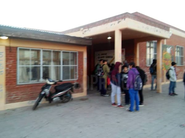 Malvivientes entraron al CEM 4 y ocasionaron destrozos, no se suspendieron las clases