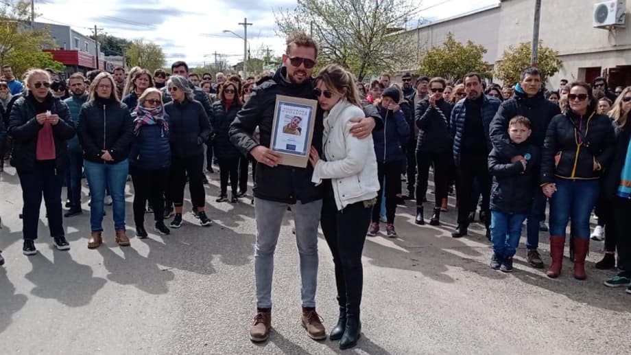 «Hay que controlar, hay que poner más policías, los patrulleros dan lástima, se caen»