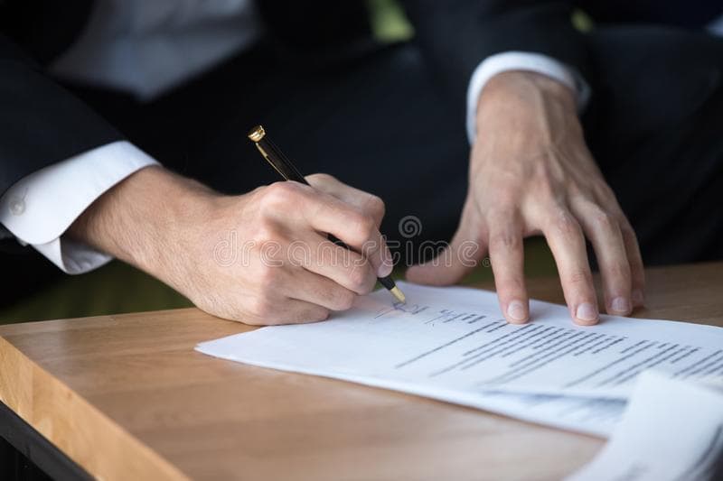 Le falsificaron la firma para hacer compras y el banco deberá indemnizarlo