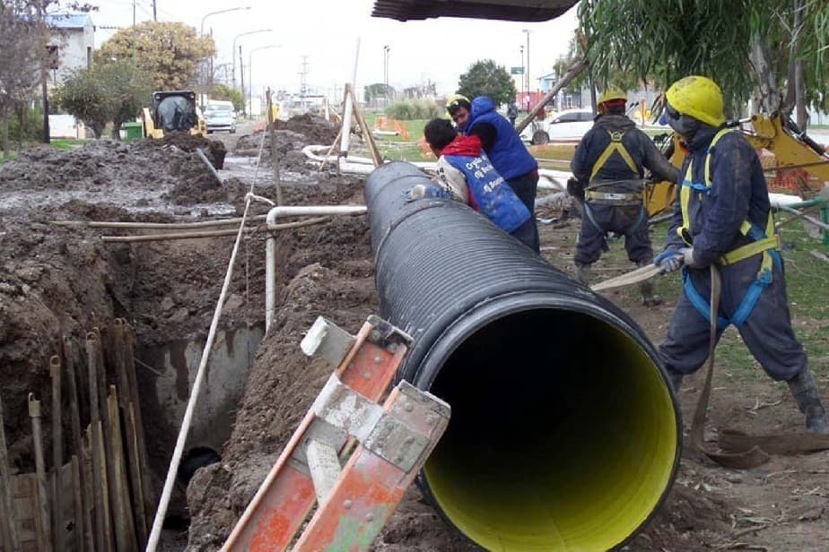 Reemplazan el colector cloacal de calle Schieroni