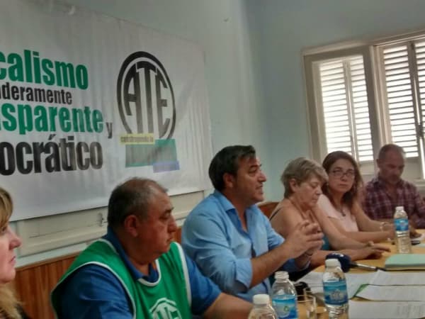Aguiar presentó en Viedma públicamente su Declaración Jurada de Bienes e Ingresos y la de su familia