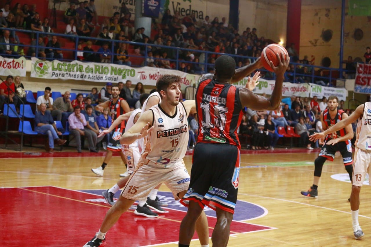 El Depo Viedma sigue invicto cómo local le ganó 82 a 70 a Petrolero