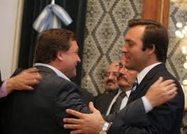 «En Cada Lugar», donde se presenta Soria, «Siempre», lo nombra a Weretilneck