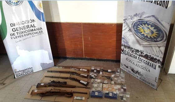 Hay cinco detenidos y más de 3 kg de cocaína y seis armas de fuego en un operativo policial en Bariloche