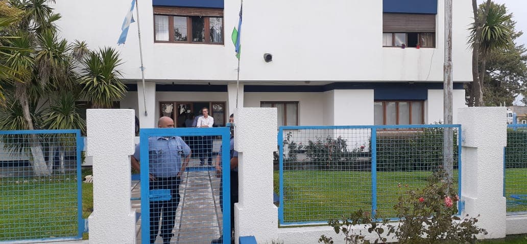 Un subcomisario le puso el arma en la cabeza a uno de los jefes de Regional de Viedma