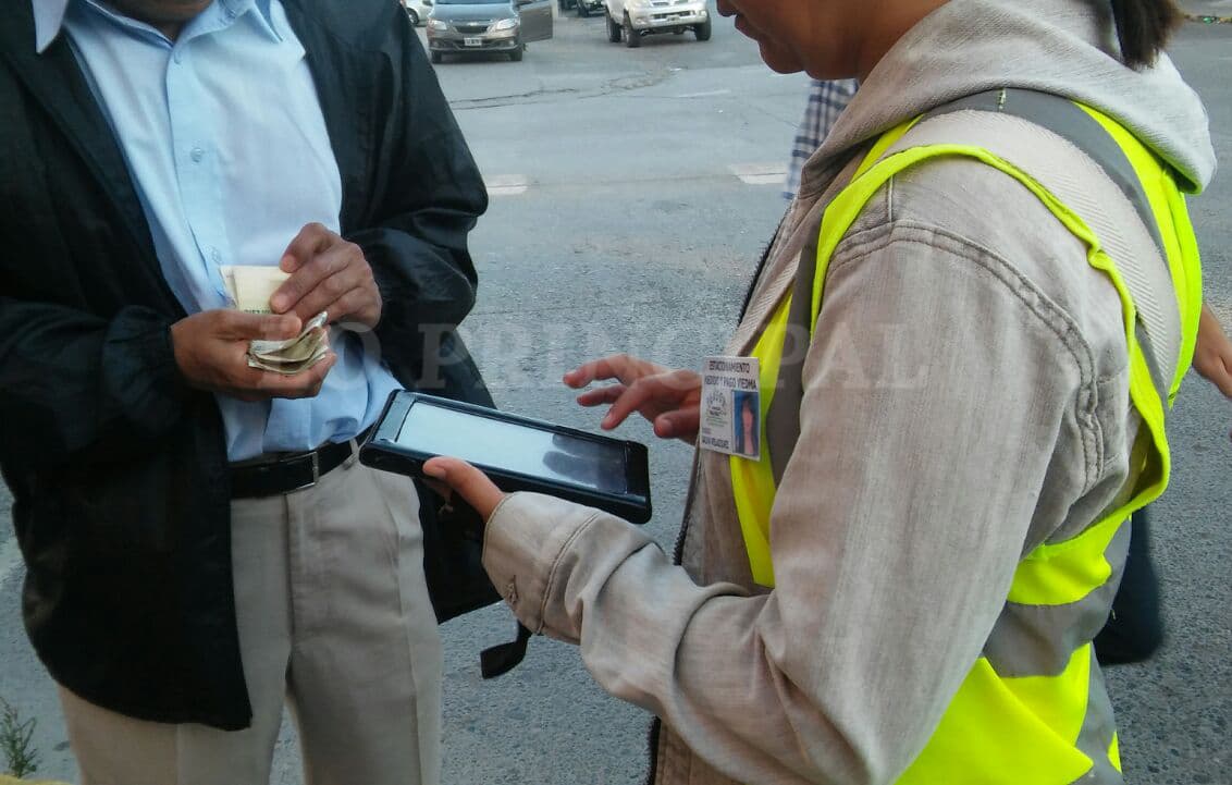 Evalúan un aumento en el Estacionamiento Medido en Viedma