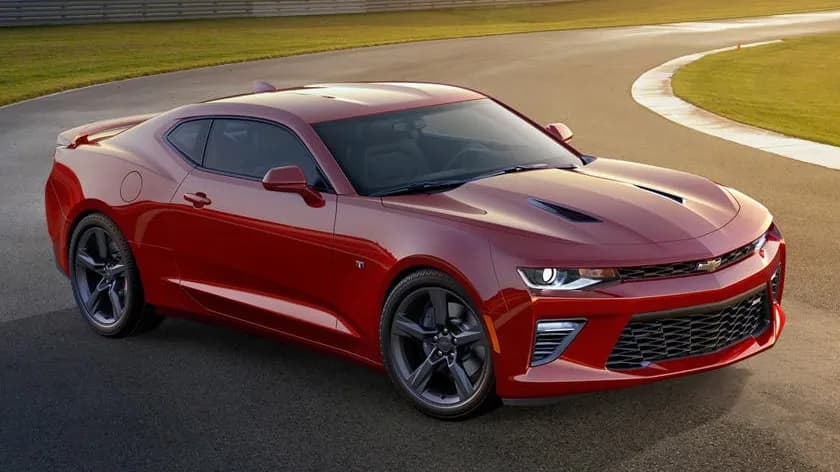 Compró un Chevrolet Camaro y lo multaron por falta de documentación y demandó a la concesionaria
