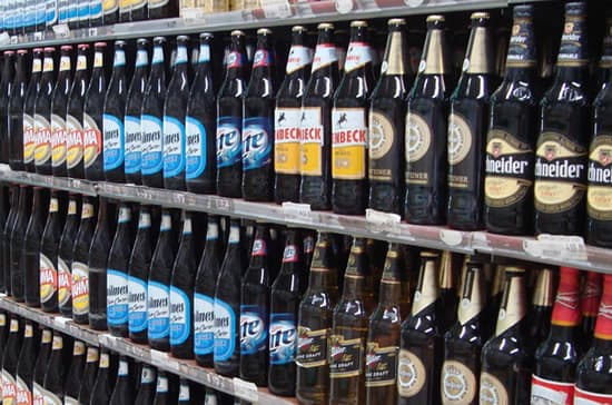 Piden cerrar los locales que venden alcohol antes de la media noche