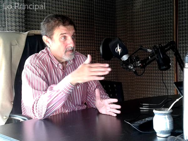 Tendrá grúa y verificación vehicular el Municipio de Viedma, así lo anunció el intendente Foulkes en su visita a FM El Rayo