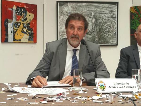 Con el aguinaldo se entrega el bono navideño de 2500 pesos para los municipales de Viedma