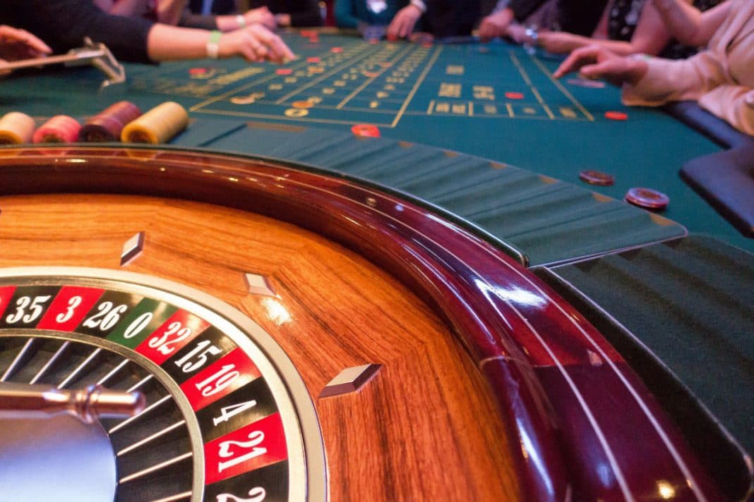 Legisladores de la oposición exigen a Carreras que garantice las fuentes laborales en los casinos