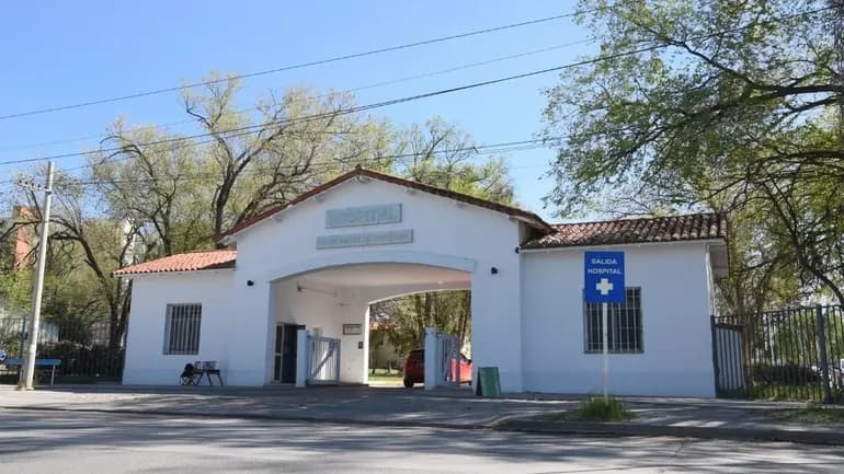 La nena que fue empujada por su madre a la ruta continúa internada
