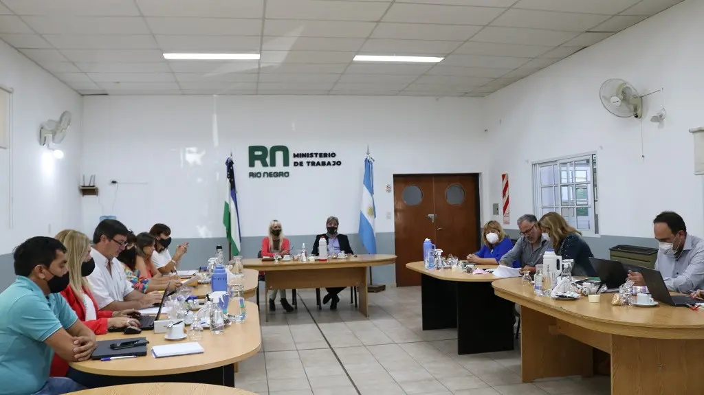 La oferta salarial a los gremios supera los parámetros federales afirma el Gobierno