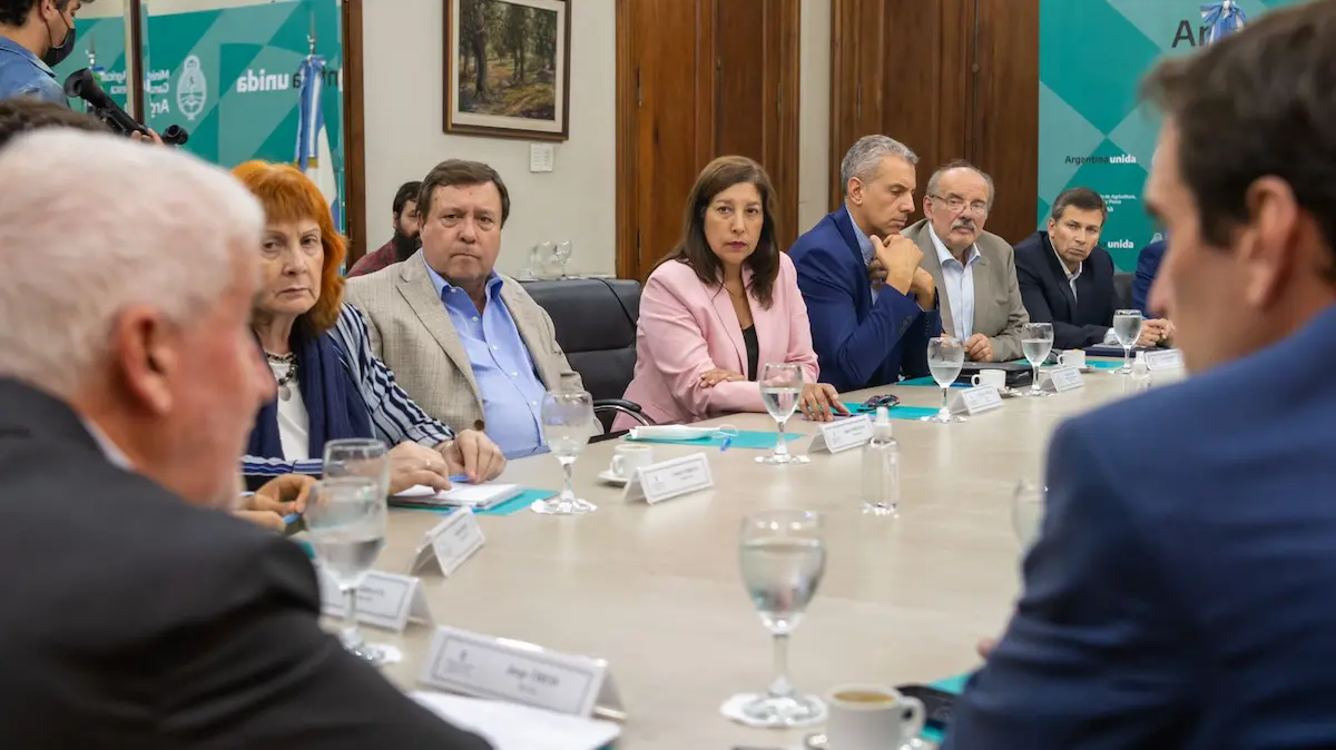 Carreras con Weretilneck se reunieron con Domínguez por los problemas de la exportación de peras a Rusia