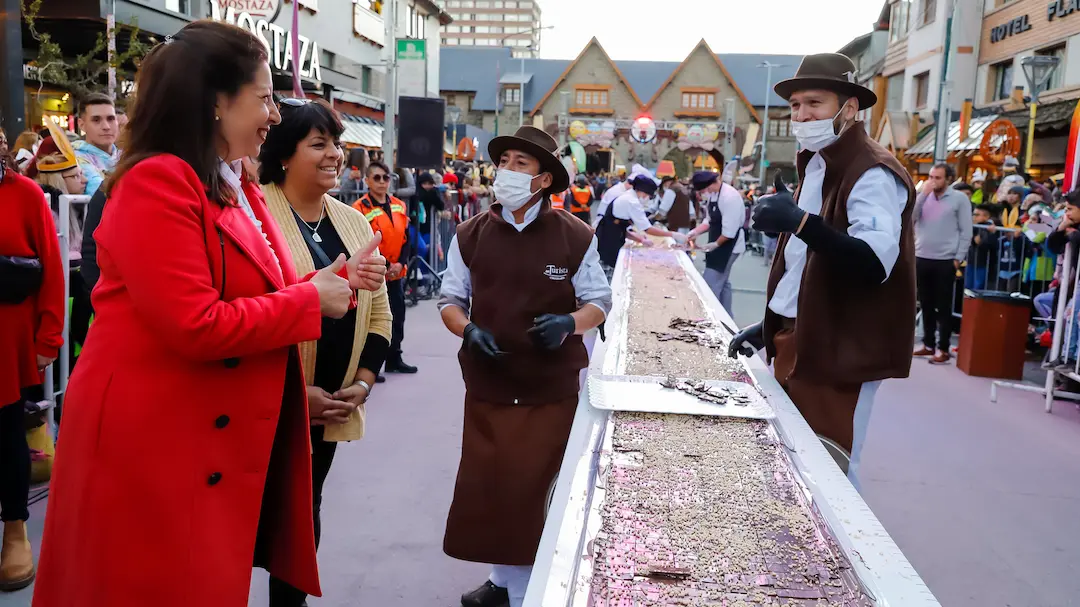 En Bariloche se elaboró la barra de chocolate más larga del mundo