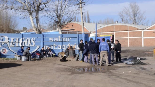 Los ex trabajadores de la embotelladora Comahue recibirán un pago complementario