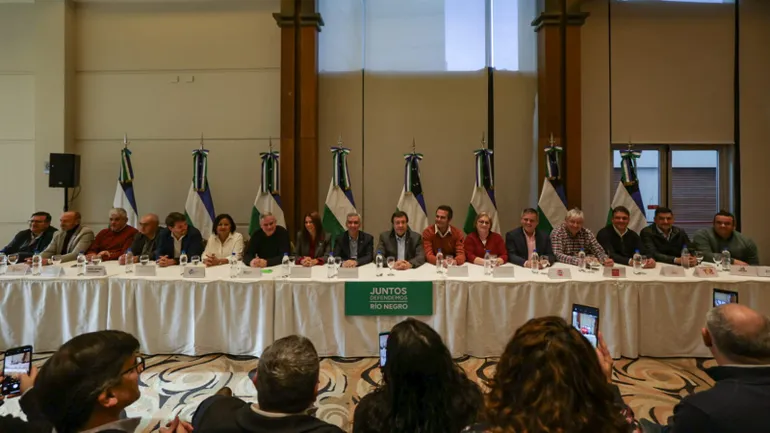 «Juntos Defendemos RN», Weretilneck presentó su alianza electoral para las legislativas de octubre