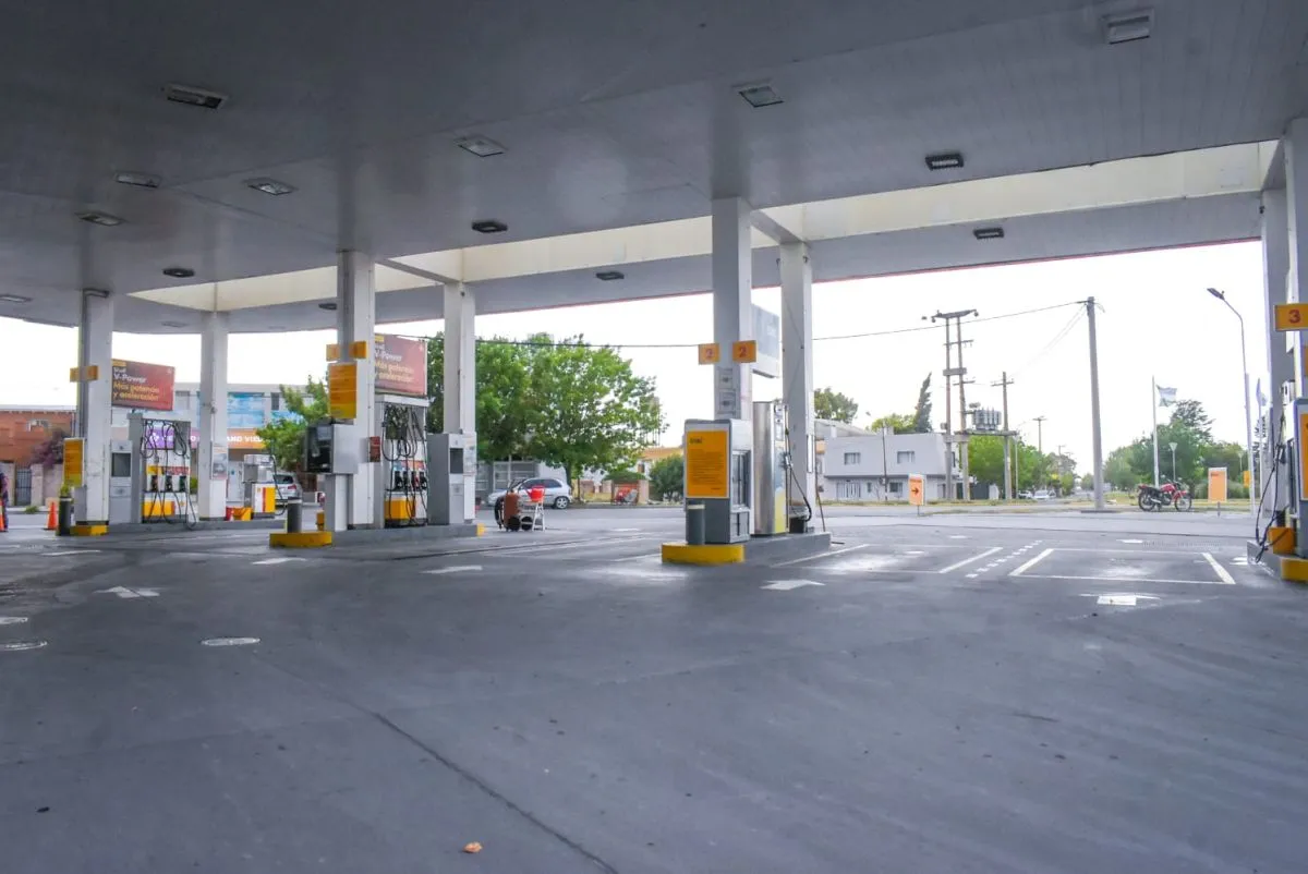 Robaron con armas de fuego a los playeros de la estación de servicio Shell de Viedma