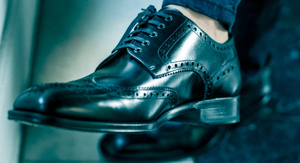 Compró online dos pares de zapatos, le quedaron grandes, no se los cambiaron y tampoco le devolvieron el dinero fuerte condena para los vendedores