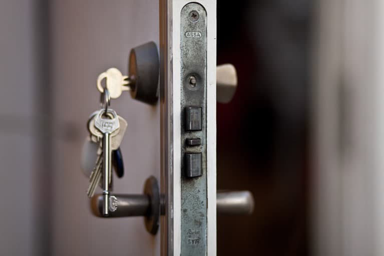 Le prestó una casa a su amigo y después no se la quiso devolver, todo terminó en la justicia