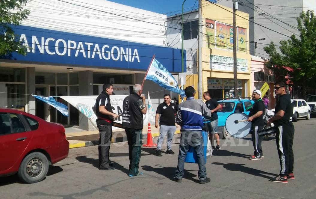 Trabajadores de seguridad se manifestaron por el despido de un trabajador
