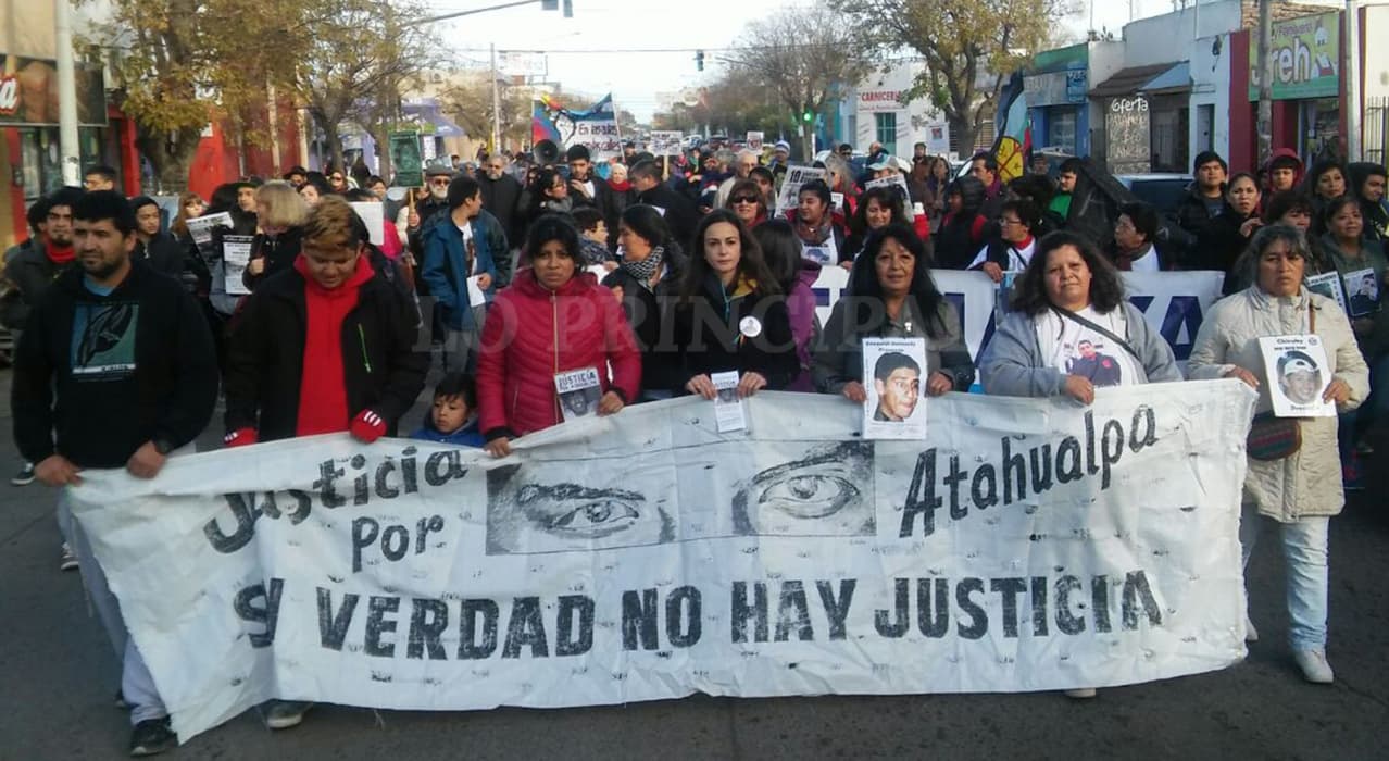A 9 años del asesinato de Atahualpa, familiares y amigos marcharon por las calles de Viedma