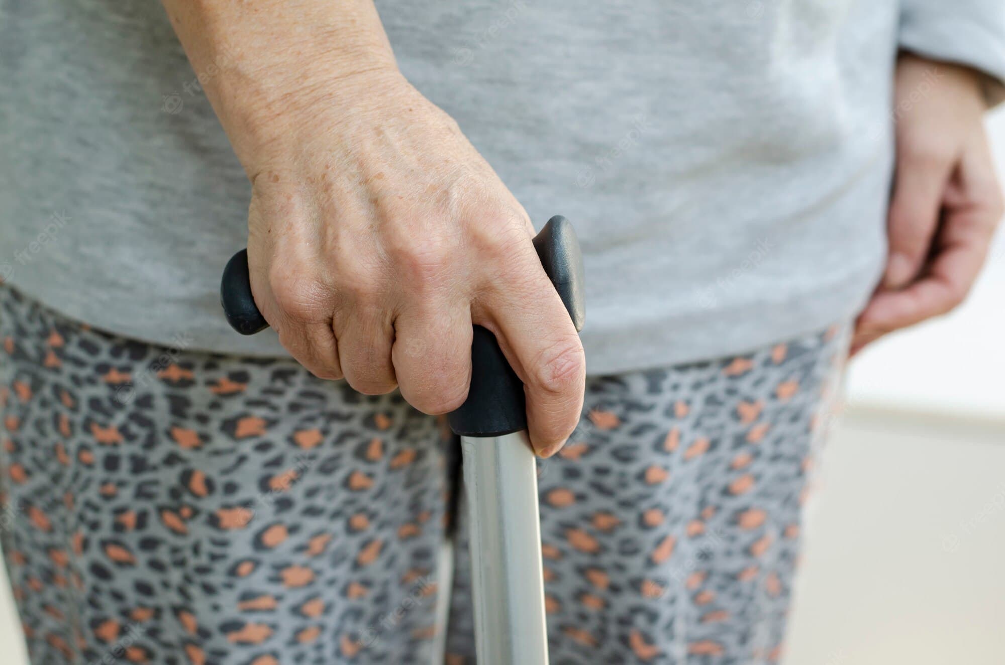 Con 83 años contrató un seguro pero no le dieron suficiente información