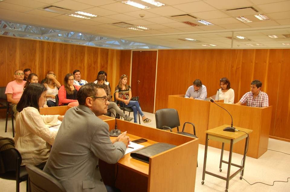 No hubo acuerdo en la conciliación judicial por amparos a la implementación de la Escuela Secundaria