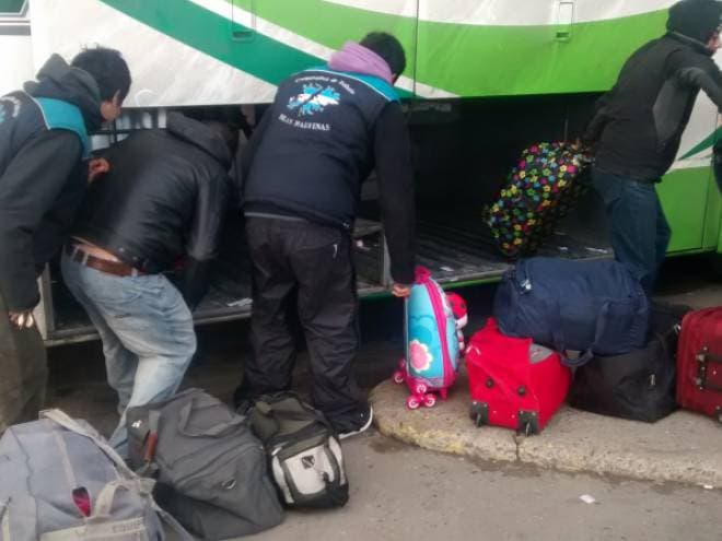 Maletero de la terminal durante 25 años solo cobró propinas de pasajeros, pero ahora empresas de colectivos deberán indemnizarlo